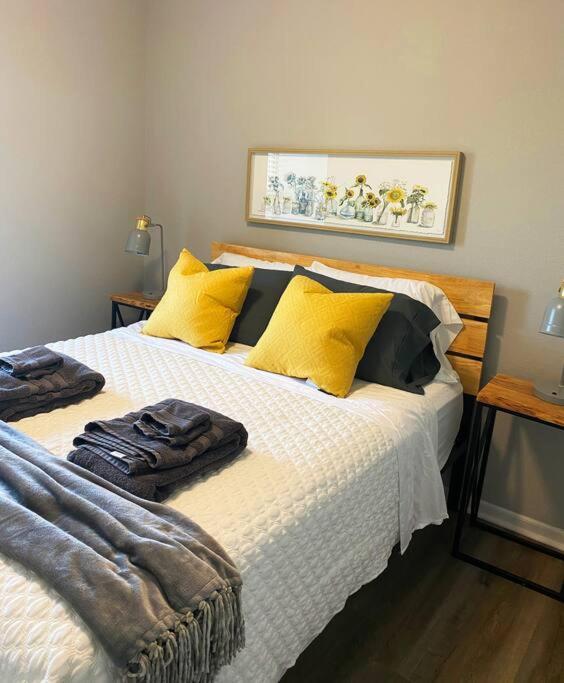 The Delores - 2 Bedroom Apt In Quilt Town, Usa Hamilton Exterior foto